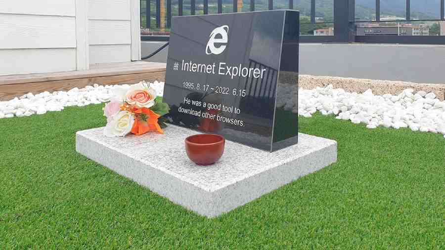 An Internet Explorer gravestone in South Korea.