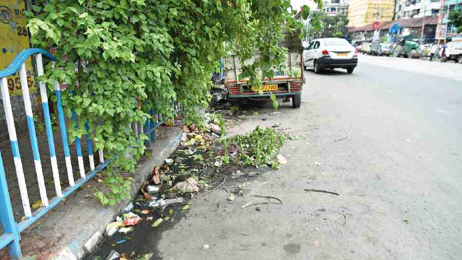 Clogged mouths of gully pits along AJC Bose Road.