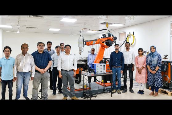 IIT Jodhpur officials with the metal 3D printer  