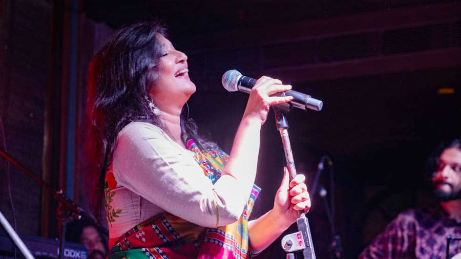 Sahana Bajpaie performed live at Park Street’s Hard Rock Cafe, on Sunday night
