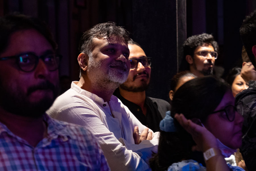 We spotted filmmaker Srijit Mukherji and musician Samantak Sinha in the crowd, enjoying the performance