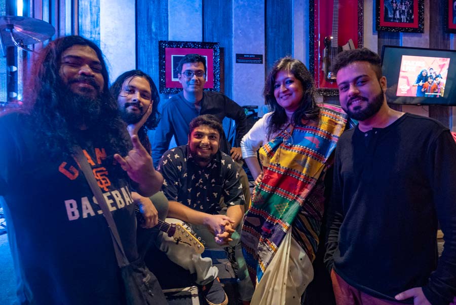 After the gig, Sahana posed with her band members, including Gaurab Chatterjee (Gaboo), Sunny Bhattacharya, Subhagata Singha, Souptik Mazumder and Samrat Mukherjee
