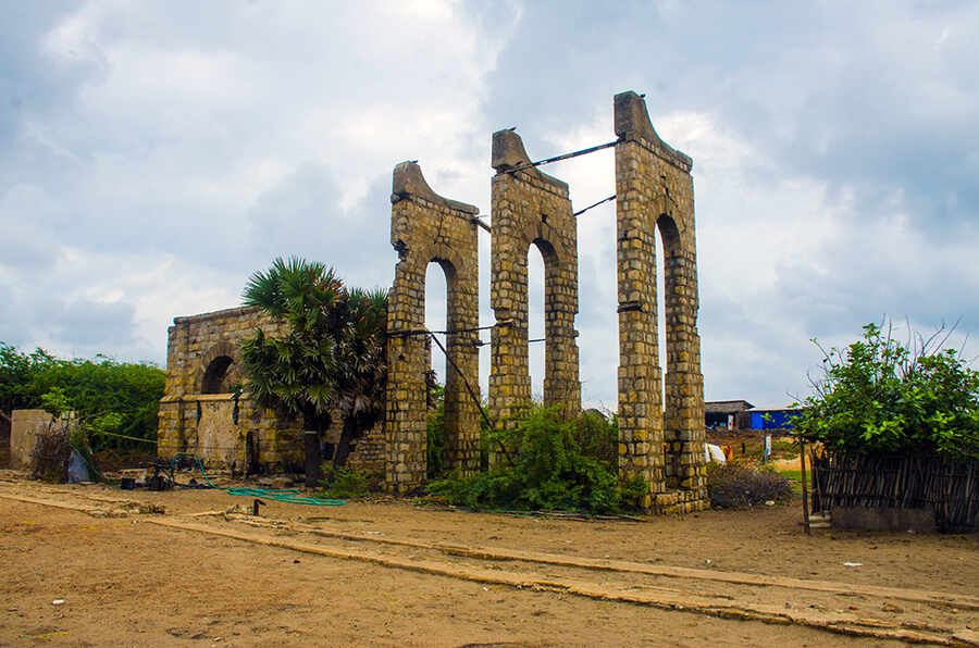 About 5km from Arichal Munai lie the ruins of the once flourishing port of Dhanuskodi, once a stopover for an international ferry. To the north is the old, abandoned railway station (in picture). Parts of the rail lines are buried deep in the sand and parts uprooted, and three tall arches are all that is left of the railway station