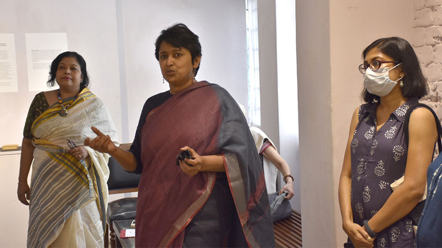 Ruchira Das explains the event's objectives to the visitors 