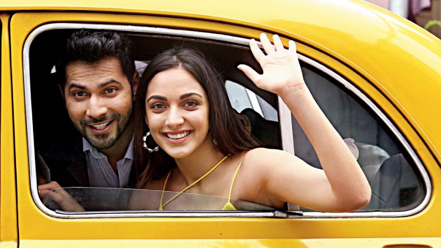 BIG YELLOW TAXI: Varun and Kiara hopped into a Kolkata cab for a quick drive to Park Street