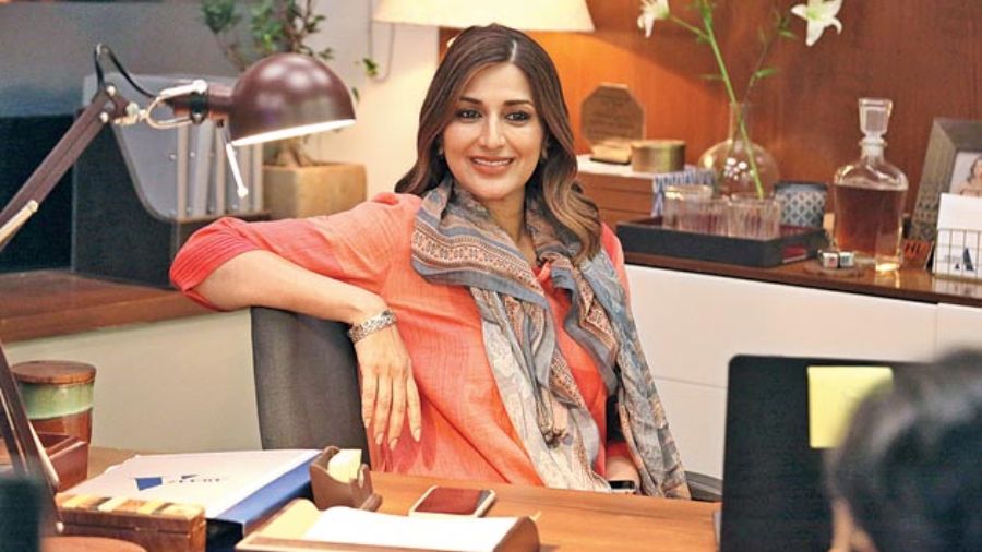 Sonali Bendre as editor of a news channel in The Broken News on Zee5