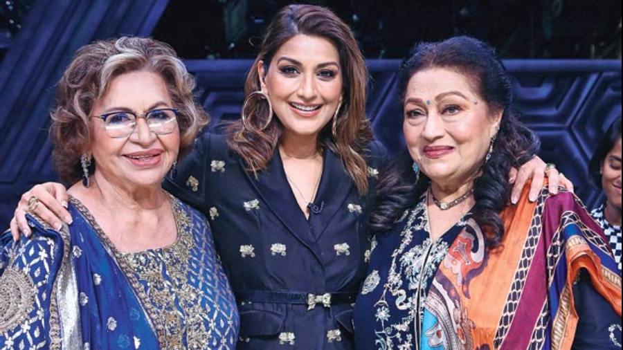 Sonali Bendre with Helen (left) and Bindu who were special guests in an episode on DID Li’l Masters on Zee TV