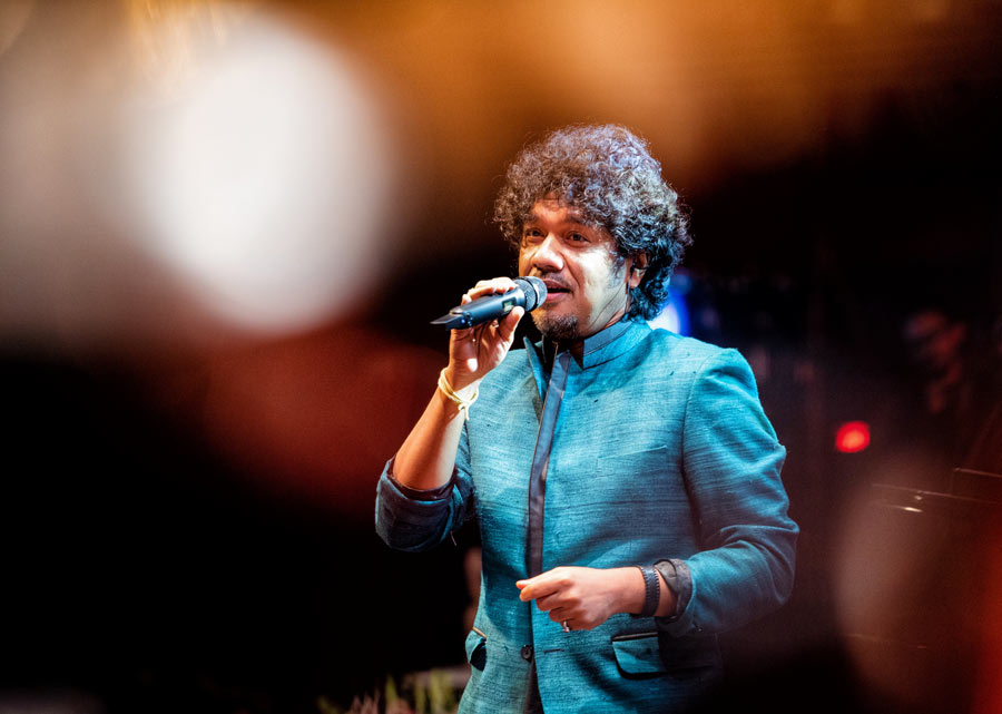 Papon voiced his nervousness over trying to do justice to one of Lata Mangeshkar’s most popular songs, 'Lag Jaa Gale'. Judging by the crowd’s enthusiasm, he accomplished the feat with flying colours