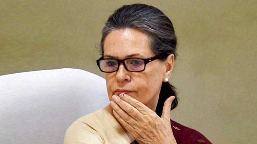 Quit India: Sonia slams RSS 