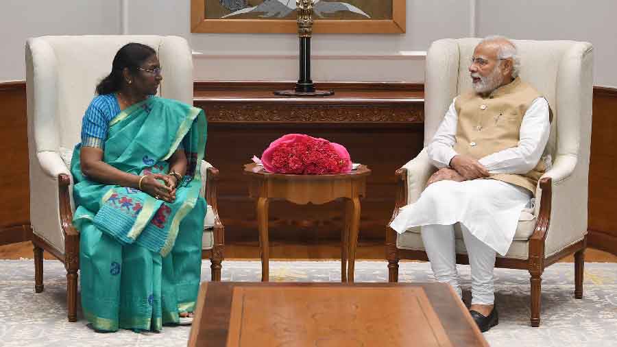 Prime Minister Narendra Modi with NDA Presidential candidate Droupadi Murmu 