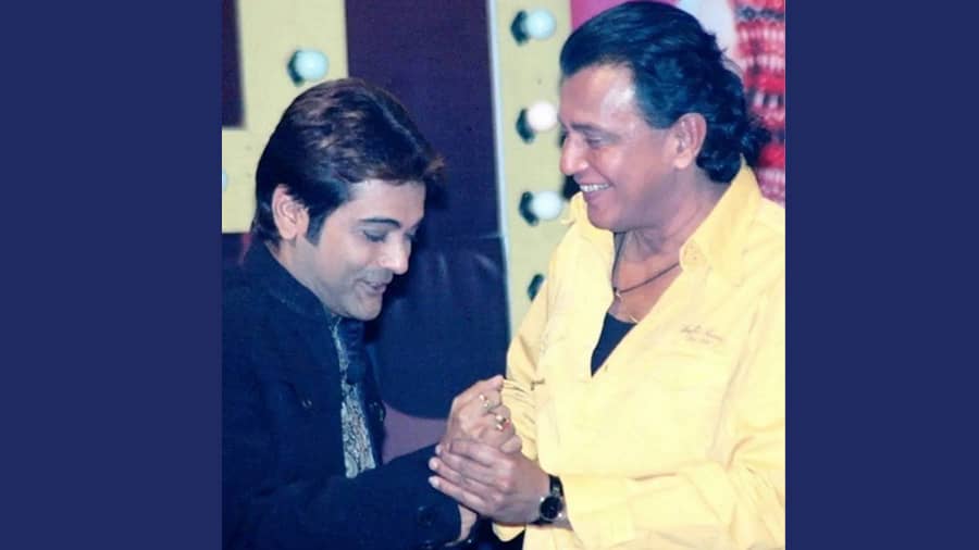 Prosenjit Chatterjee’s throwback photo with Mithun Chakraborty is a double bonanza for the fans of ‘Bumbada’ and ‘Dada’.