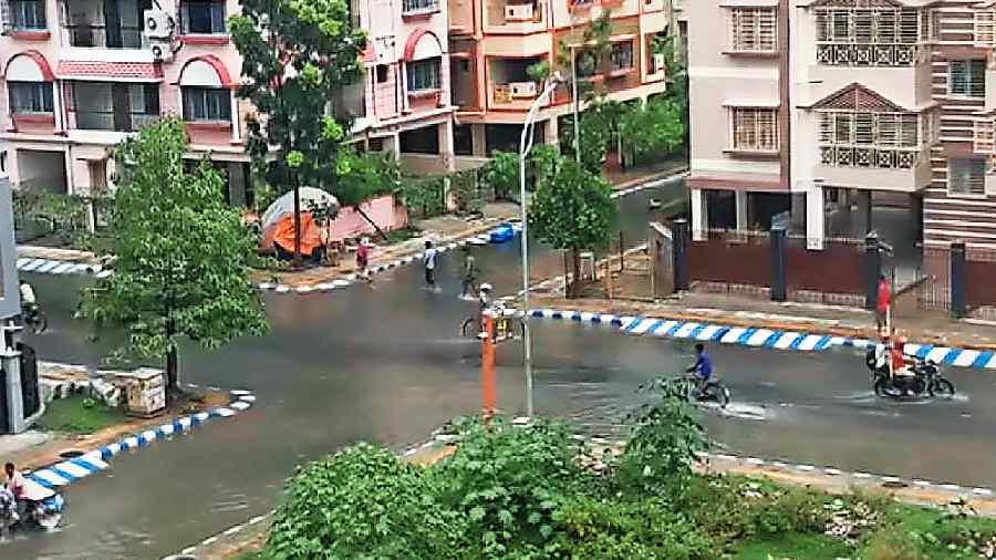 Major Arterial Road and other New Town pockets flooded