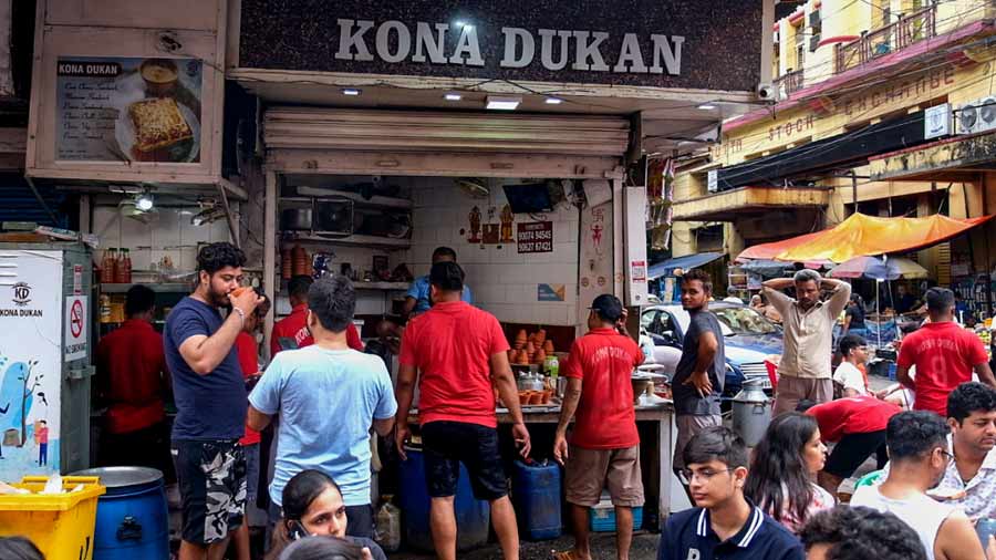 The Sunday bustle at Kona Dukan 