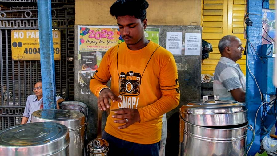 A staff member mixing the chai at Shankar Tea Stall