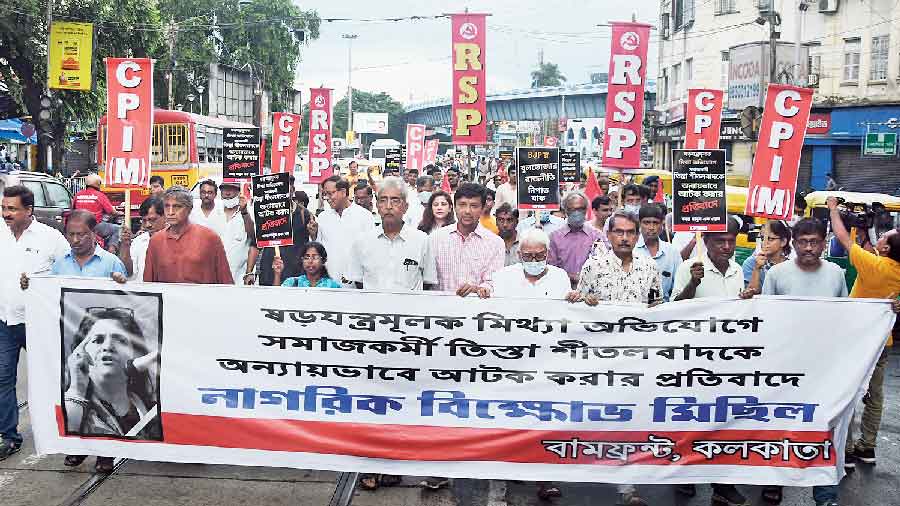 The Left Front rally in Calcutta on Sunday protesting against the Saturday arrests of human rights activist Teesta Setalvad and former Gujarat IPS officer RB Sreekumar 