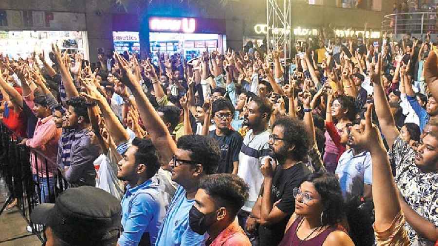 Not only did the audience sing and cheer along but also held up the peace sign during the show.