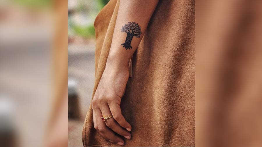 The Canvas Arts Temporary Tattoo Waterproof For Mens  Women Wrist Arm  Hand Neck X440 Tree Tattoo Size 60mmX105mm  Amazonin Beauty