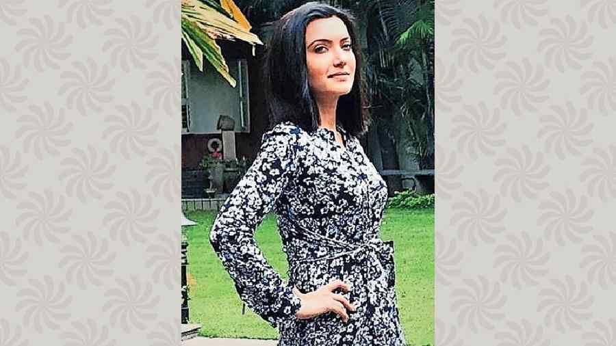 Koel Mallick presented the trend on her Instagram account home-style! And we love the simple black robe and white tee look channelling a comfy vibe.
