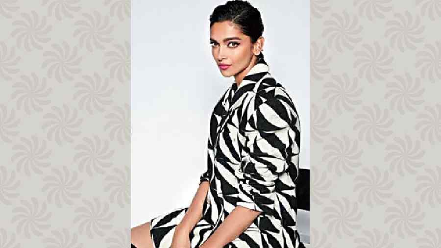 Deepika Padukone kept her style game trendy, cool and chic for her film Gehraiyaan’s promotions early this year. She chose a trendy blazer dress from David Koma in the classic black-and-white. Accompanying the post of this look on Insta was the signature DP quirky caption that we totally love — “Zebra Crossing, watch out…”