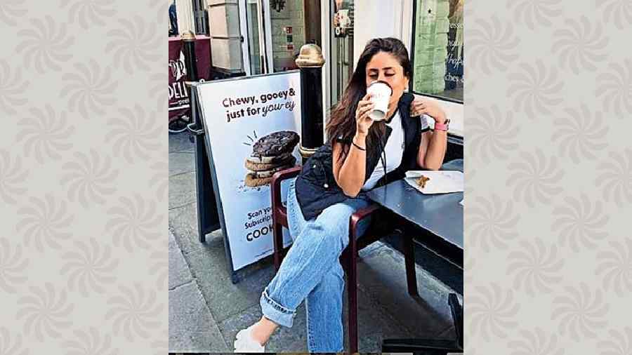 Street style and Kareena Kapoor is a match hard to beat! She no doubt knows the street style secret better than any of her contemporaries. Her street-style cafe look in the black jacket, white tee and denim pants is super adorable and comfy to the eyes!  