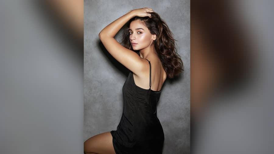 Alia’s strappy LBD with highlighter game on-point is perfect for quick evening plans. One can never go wrong with black, right?