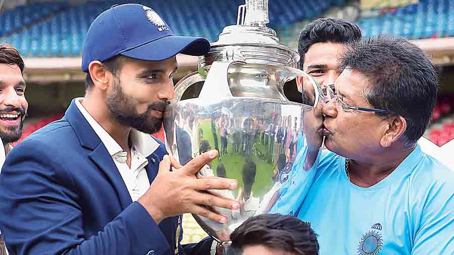 MP coach Chandrakant Pandit (right) and captain Aditya Shrivastava kiss the Ranji Trophy after their win over Mumbai in the final on Sunday
