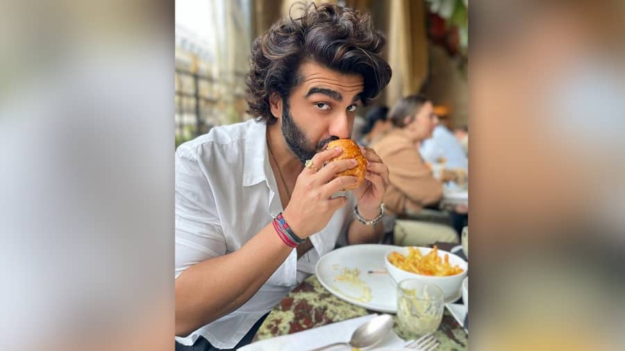 The power couple were seen enjoying burgers and fries in the #photodump shared by Malaika on Instagram.
