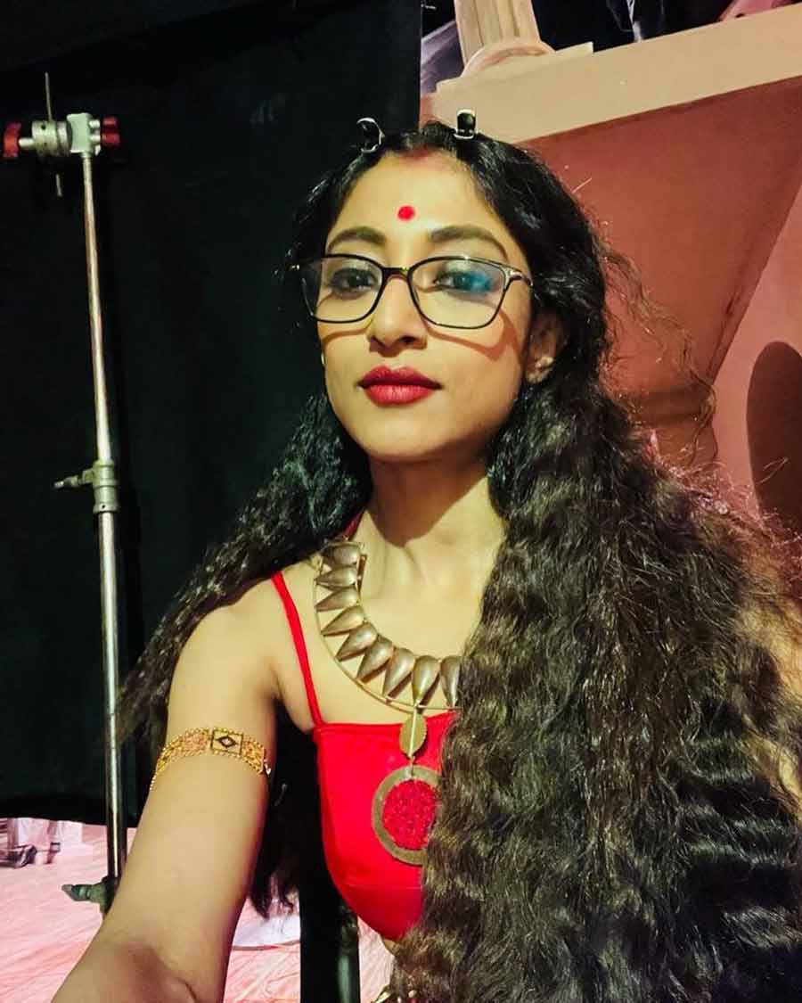 Actress Paoli Dam uploaded this photograph on Instagram on Wednesday. The photograph was taken during the shoot of 'Byomkesh Hotyamancha'.