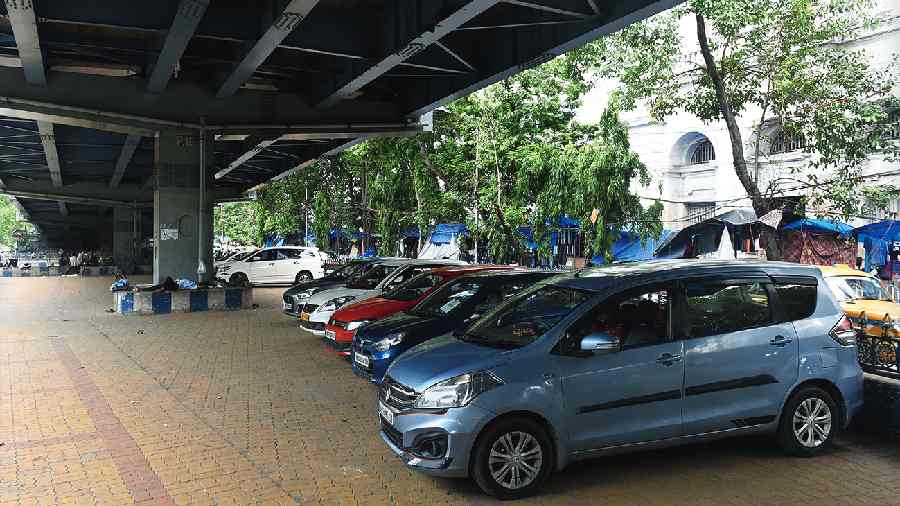 Vehicles parked below the Park Street flyover, near Kyd Street, on Wednesday. 