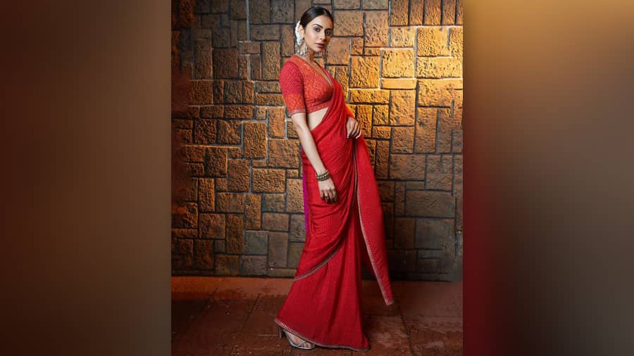 In a red Ritu Kumar sari, statement earrings and ‘gajra’ bun, Rakul Preet Singh’s desi vibes are a showstopper. The intricate detailing on the neck and the plunging neckline make it an oomphy look. 