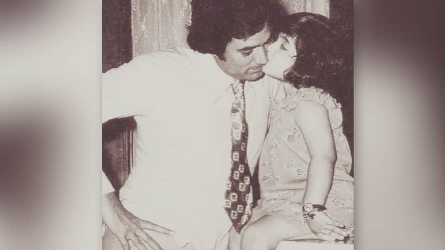 Twinkle Khanna, known for her wit, writing prowess and entrepreneurial ideas, posted this adorable snap with daddy Rajesh Khanna with a moving caption. The father-daughter duo share the same birthday – December 29. 