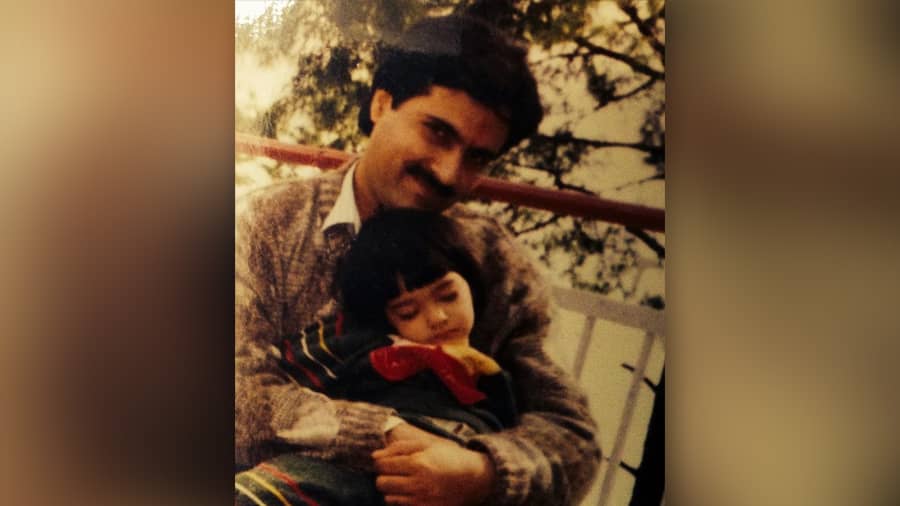 A little Kriti Sanon is perched on her dad’s shoulders – her ‘go-to person for every little thing’. And did you know papa Rahul Sanon is a chartered accountant?