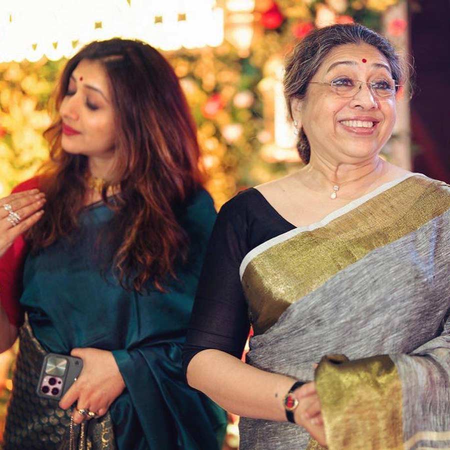 (From left) Danseuse Sreenanda Shankar and her mum, Tanushree Shankar, at a wedding. Sreenanda uploaded this photograph on Facebook on Thursday.