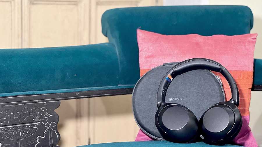 Sony WH-XB910N offers very good noise cancellation, plus a very comfortable fit. 