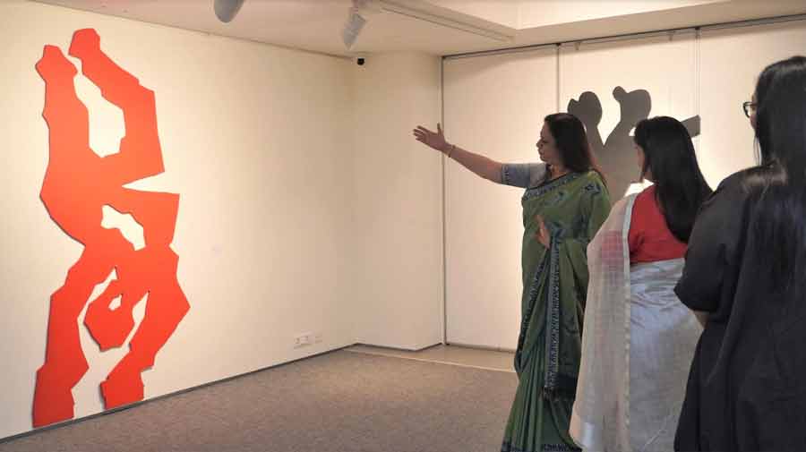 Writer, curator and collector Ina Puri shows a cut-out artwork of Maqbool Fida Husain to Richa Agarwal, CEO of Emami Art, and Ushmita Sahu, head curator, Emami Art, at an ongoing exhibition of MF Husain’s cut-outs at Emami Art gallery near Anandapur in south Kolkata