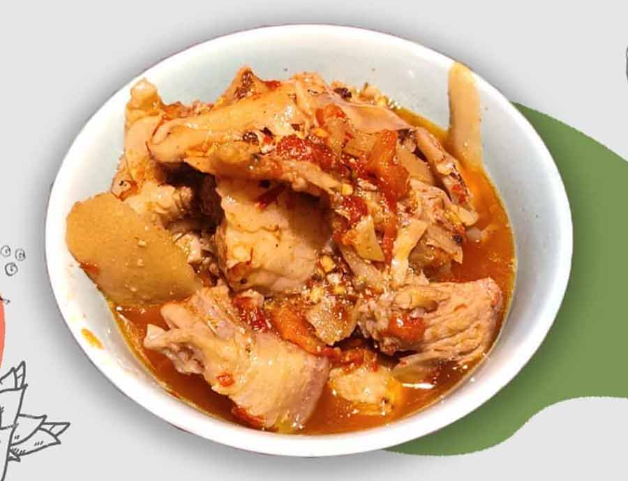 PORK WITH BAMBOO SHOOT FROM SHILLONG POINT: This spiced North-Eastern curry is actually quite light and it’s packed with the hypnotising aromas of bamboo shoots. The meat is soft and the bamboo shoots add a great bite to the dish. Pair it with simple white rice to get the best of flavours.