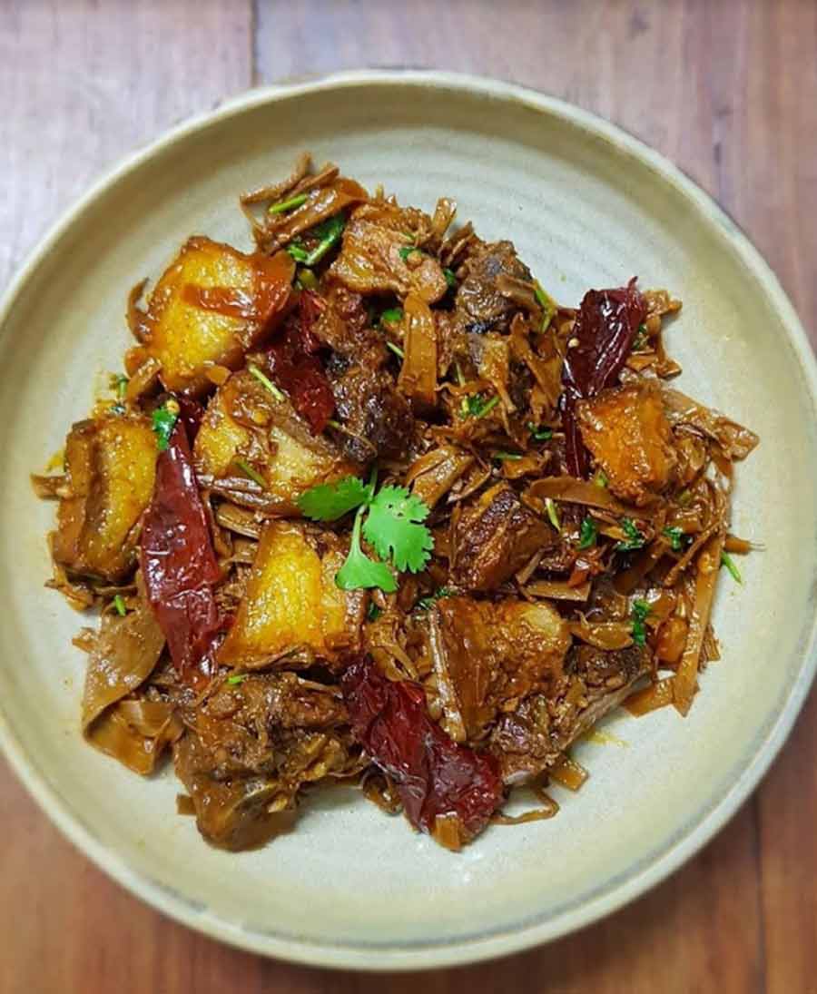 PORK WITH BAMBOO SHOOT FROM TANGRA EATERIES: You’ll find this at almost all Tangra eateries. Pork with Bamboo Shoot is a simple Naga dish flavoured with soy sauce, rice wine, peanut oil and minimal spices to make sure the flavour of the meat is retained — a refreshing change from the spicy vindaloos and kosha jhols.