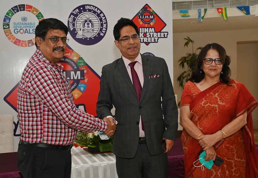 (From left) Kaushik Mitra, deputy chief operations manager/commercial, Metro Railway, Suborno Bose, chairman, IIHM Worldwide, and Sanjukta Bose, director IIHM, after signing an MoU for the co-branding of Park Street Metro station as IIHM Park Street Metro on Wednesday 