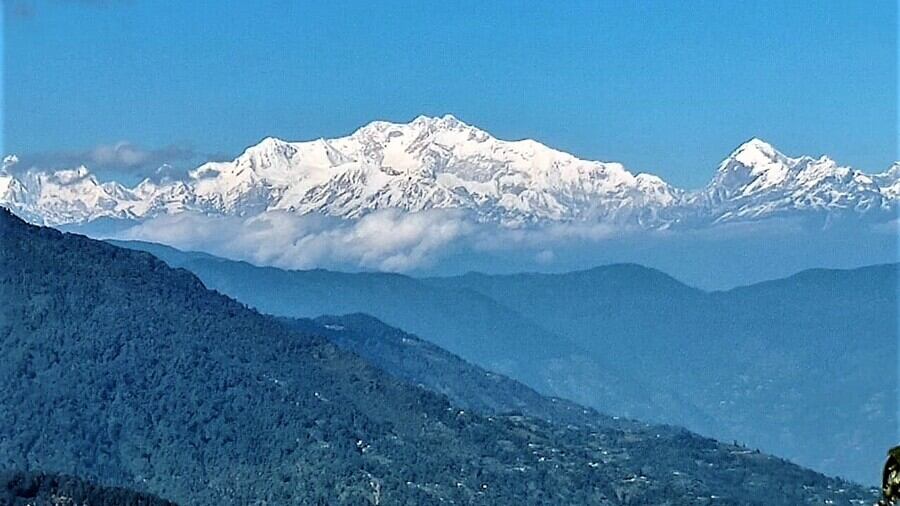 Less than 20km from Darjeeling, Lepchajagat, affords panoramic views of Kanchenjunga