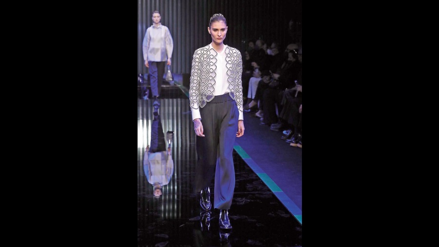 Fashion - Milan bet on hope on its runways amidst Ukraine war crisis:  Giorgio Armani take a stand through his sans music collection - Telegraph  India
