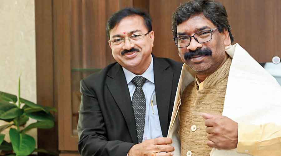 Nabard chairman GR Chintala with Jharkhand chief minister Hemant Soren in Ranchi on Thursday.