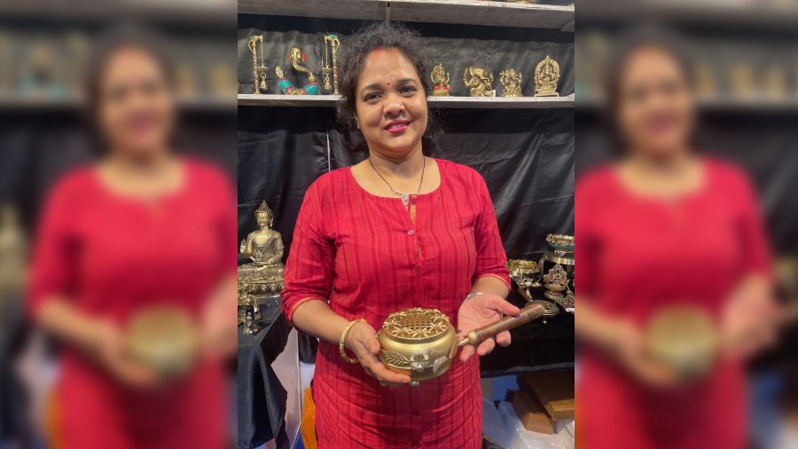 Sanjana Singh holding their exquisite dhoopdani .
