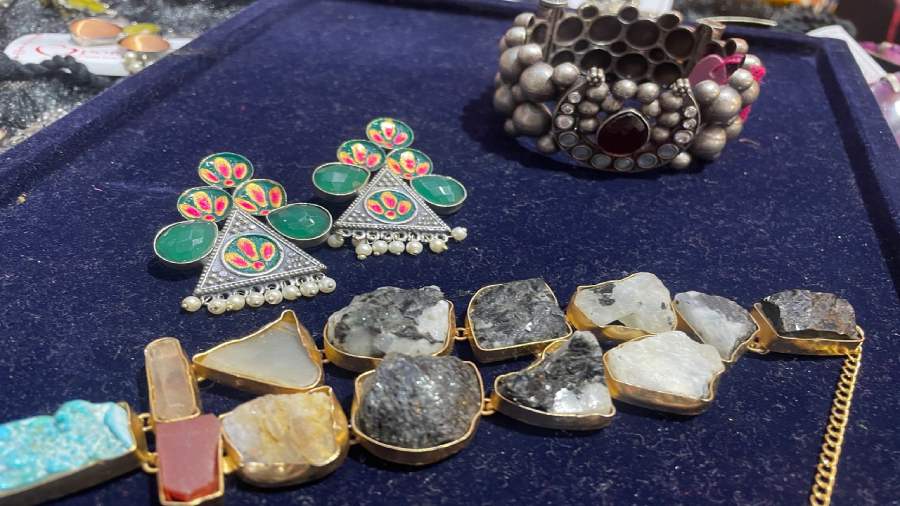 Hand painted earing, silver bracelet, carving stone necklace