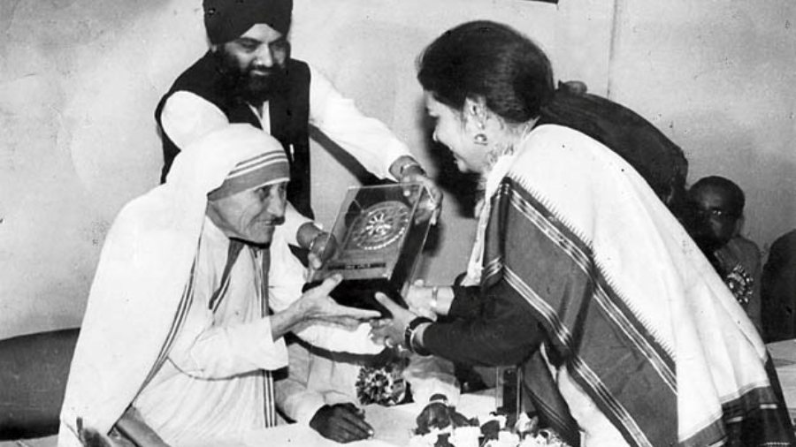 Usha Uthup with Mother Teresa