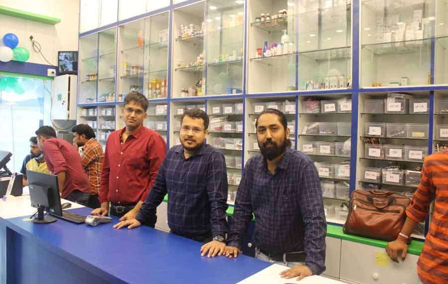 (L-R) TABLT co-founders Anant Jain, Anish Agarwal and Vivek Goenka at one of their retail outlets