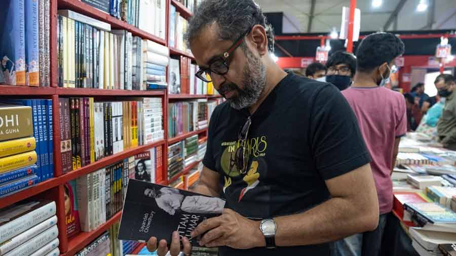 Ghosh carefully reads the introduction to Sayandeb Chowdhury’s book on Uttam Kumar