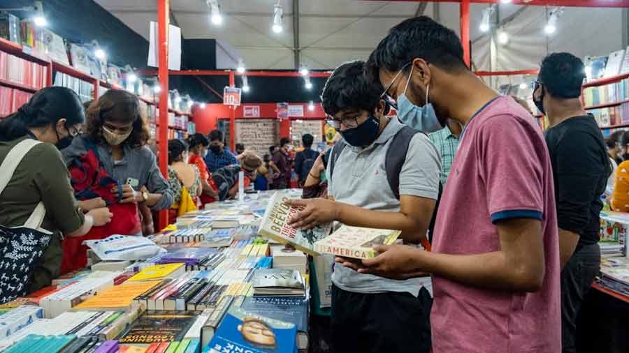 College students go through the best of the non-fiction collection 