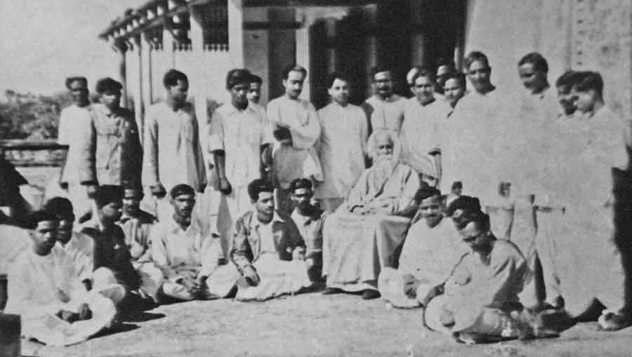 The Sriniketan community with Tagore, 1936; among others are Nandalal Bose, Santosh Bhanja, Sudhindra Chandra Ray and Tarak Dhar