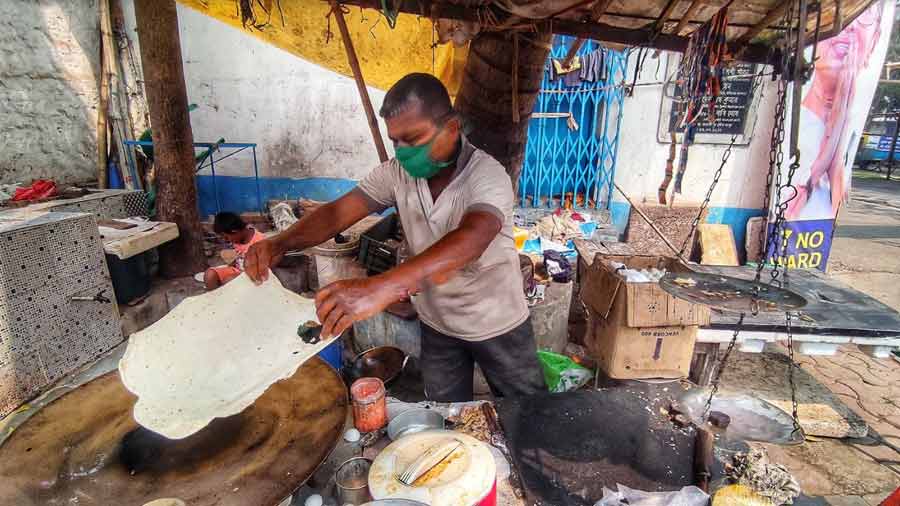 One large 'petai porota' is usually enough to make plates of the dish for a few people