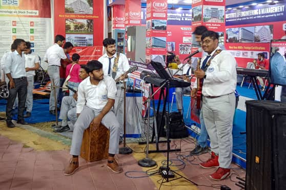 Students of the University of Engineering and Management (UEM) at a jamming session. 